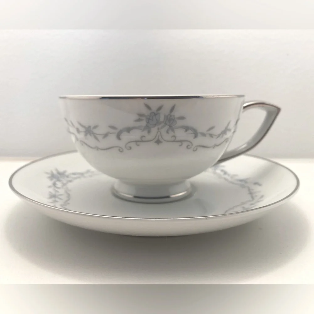 Mikasa Chadsworth White Bone China Seven Piece Place Setting